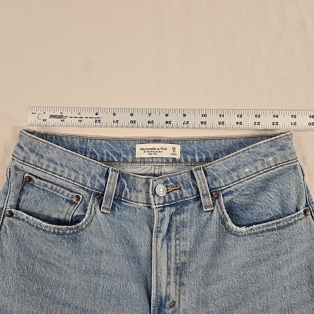 Abercrombie & Fitch 90s Relaxed High Rise Jeans Women 29x28 Light Wash Denim - Picture 6 of 16